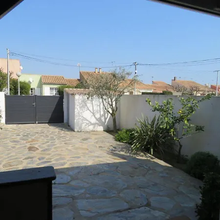 Σπίτι διακοπών Maison Avec Terrasse, Bbq, Cour, 700m Plage, 3 Pieces, 6 Personnes - Fr-1-701-11 Vendres